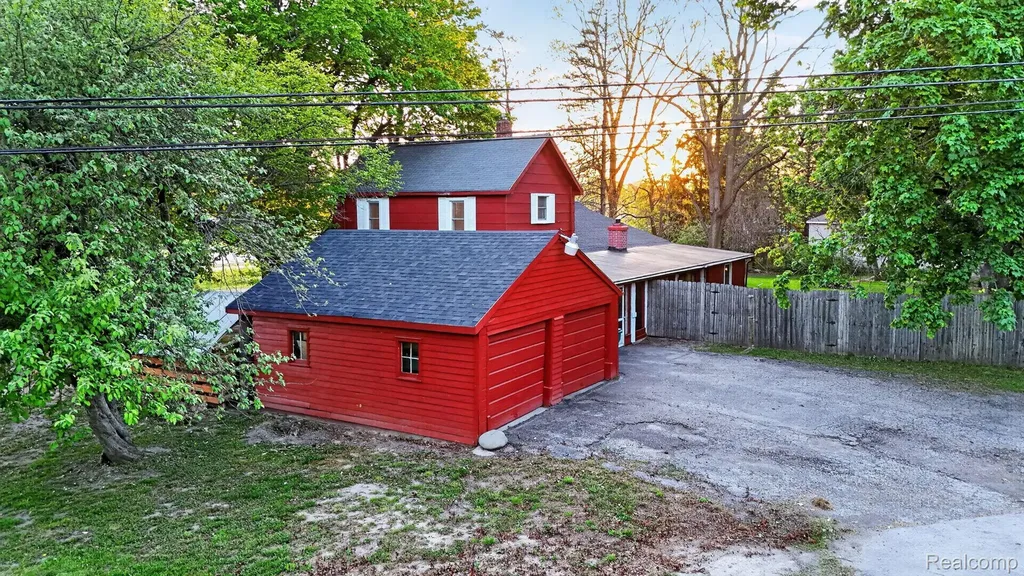 864 Hogsback Road Delhi Charter Township MI 48854