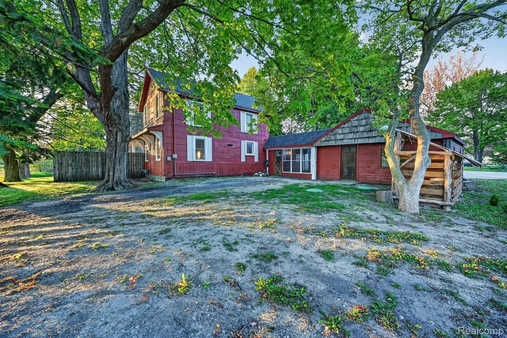 864 Hogsback Road Delhi Charter Township MI 48854