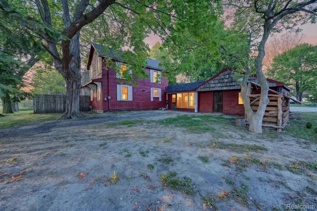 864 Hogsback Road Delhi Charter Township MI 48854