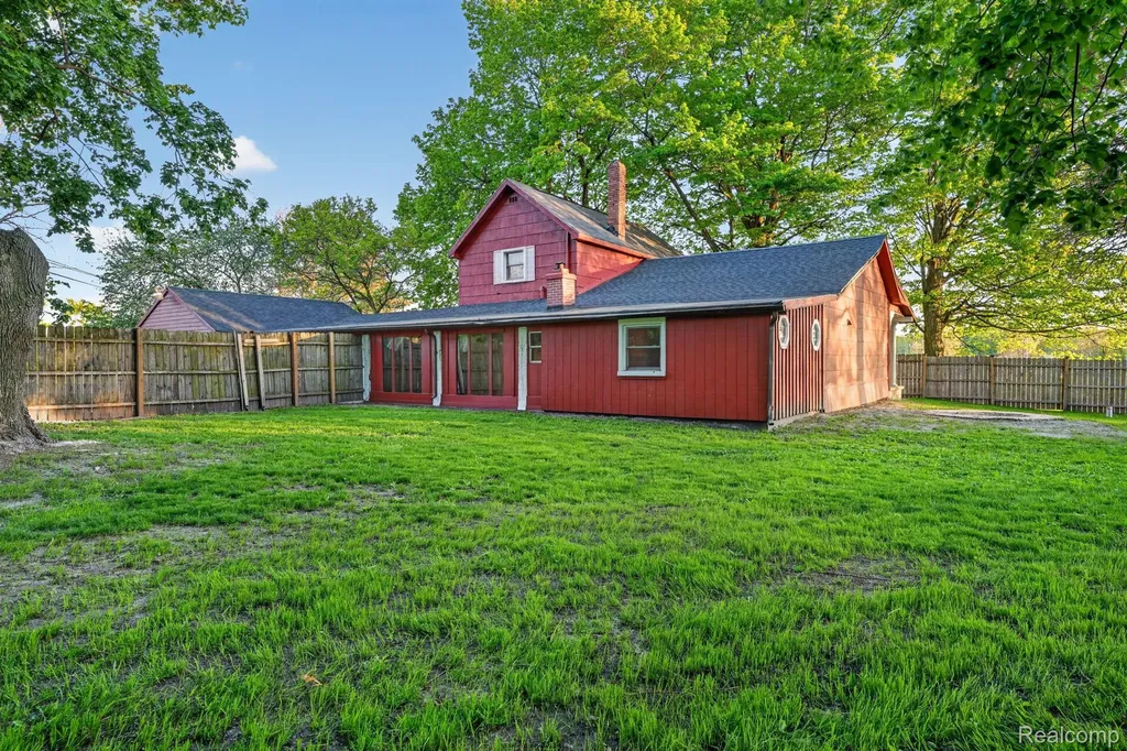 864 Hogsback Road Delhi Charter Township MI 48854