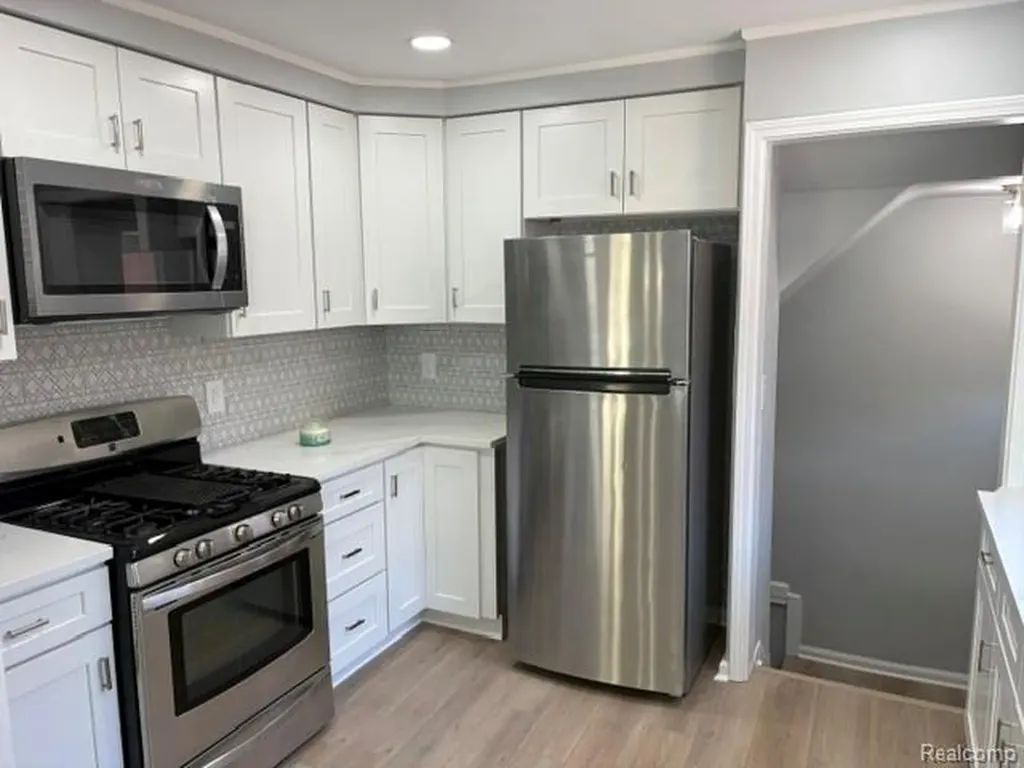 7210 Buckingham Avenue Allen Park City MI 48101