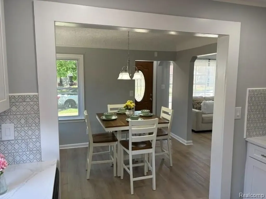 7210 Buckingham Avenue Allen Park City MI 48101