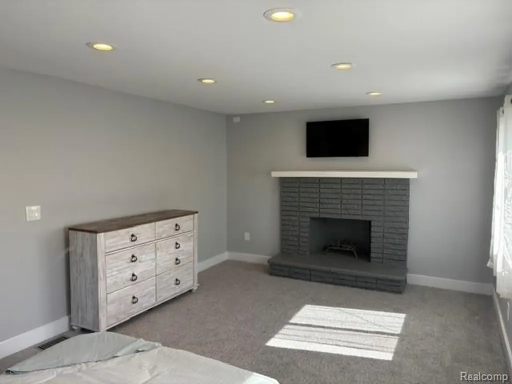 7210 Buckingham Avenue Allen Park City MI 48101