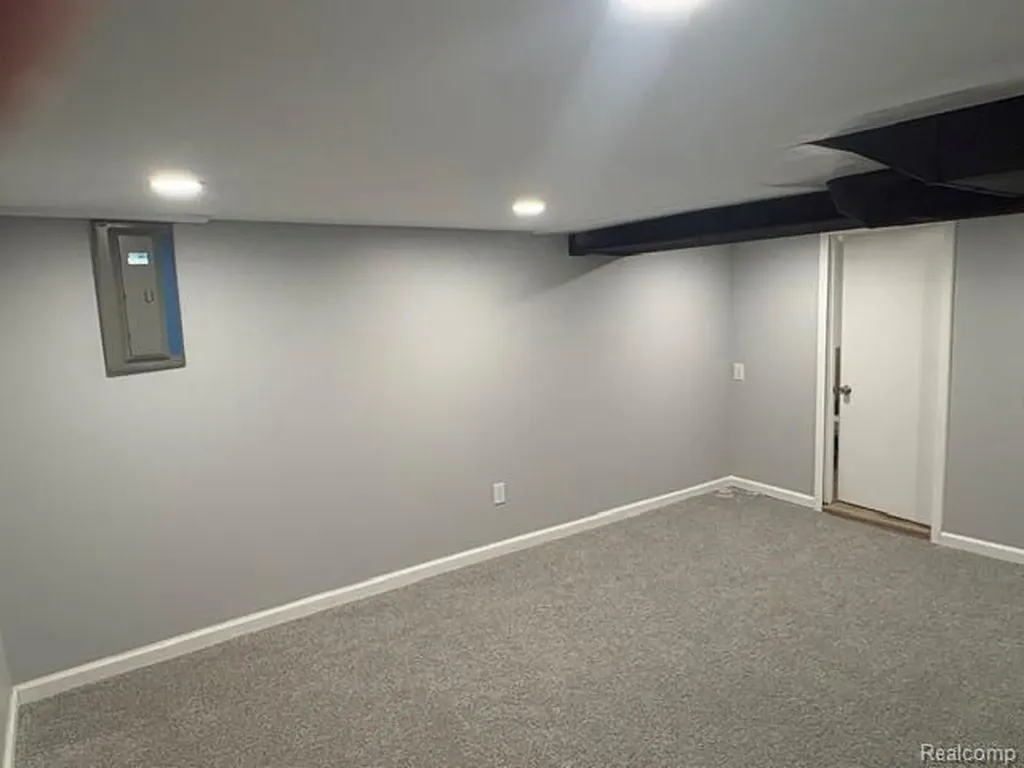 7210 Buckingham Avenue Allen Park City MI 48101