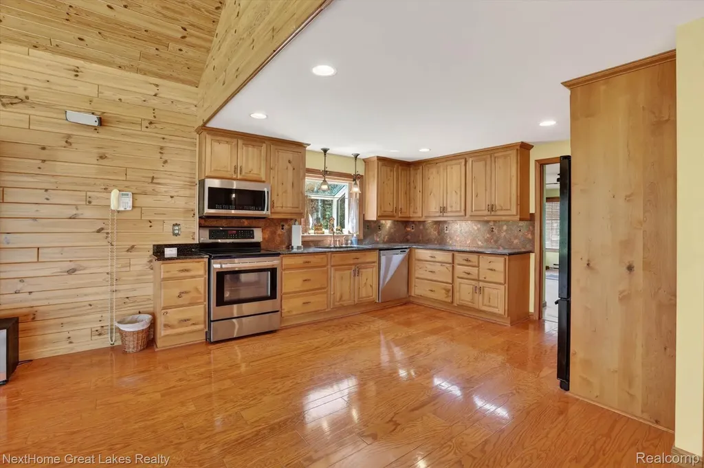1378 N National City Road Grant Township MI 48748