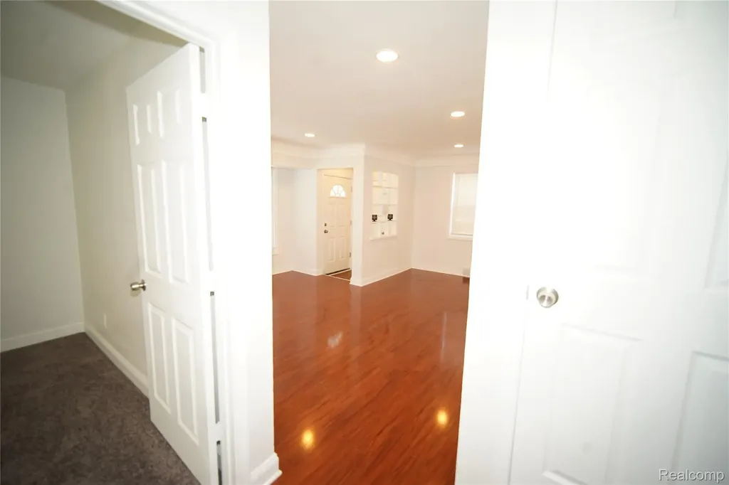 16047 W Chicago Street Detroit City MI 48228