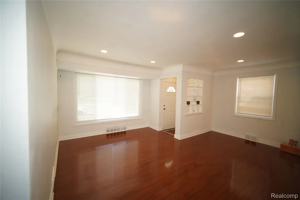 16047 W Chicago Street Detroit City MI 48228