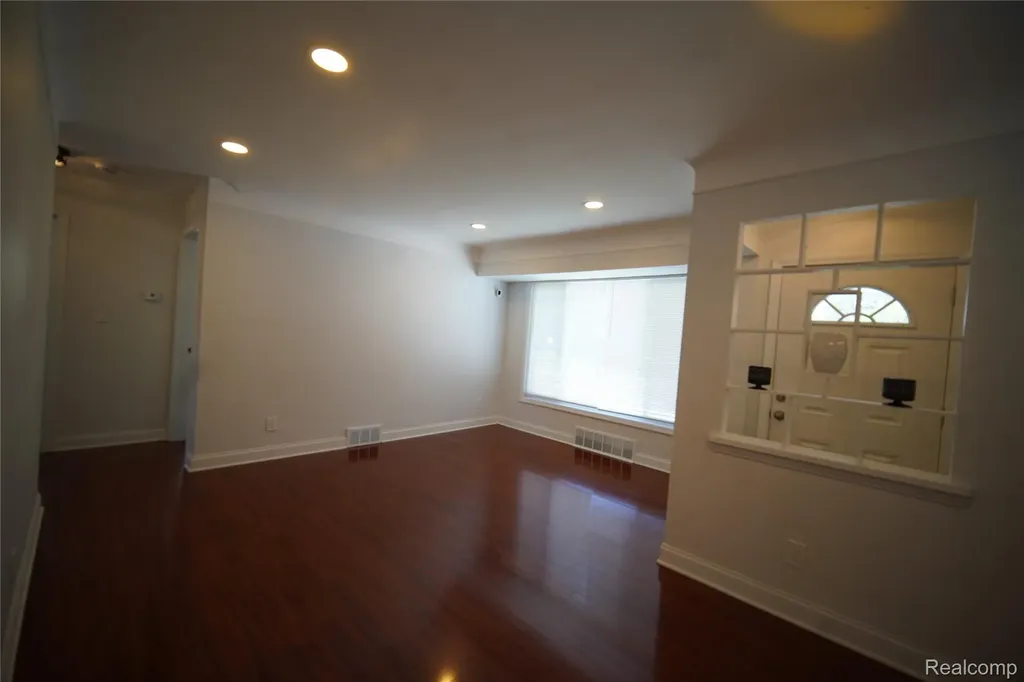 16047 W Chicago Street Detroit City MI 48228