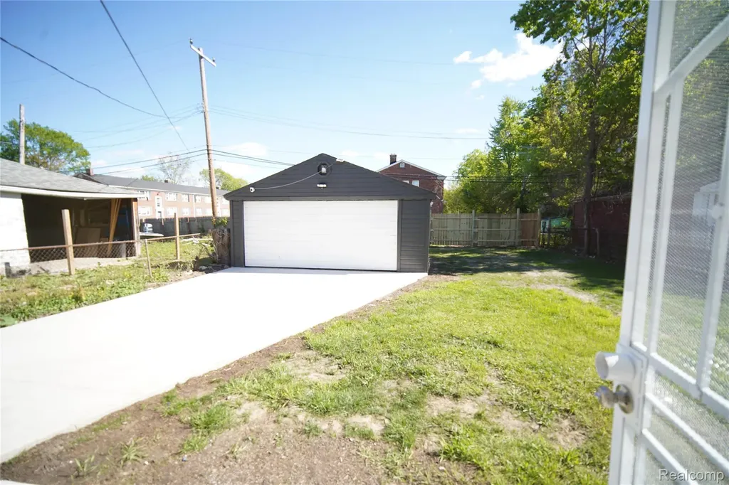 16047 W Chicago Street Detroit City MI 48228