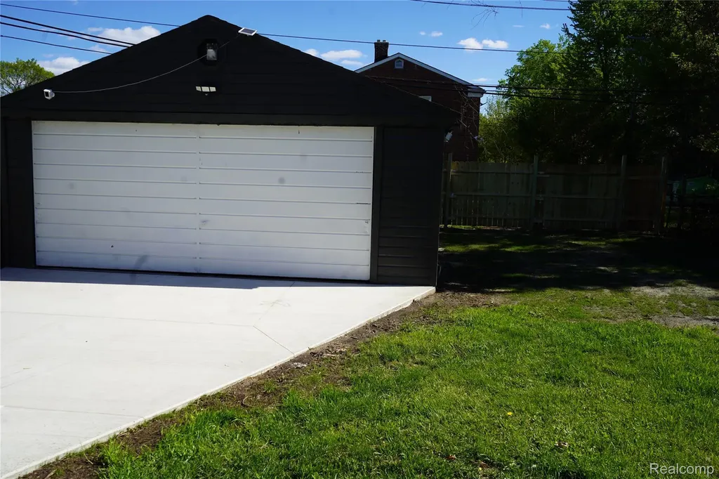 16047 W Chicago Street Detroit City MI 48228