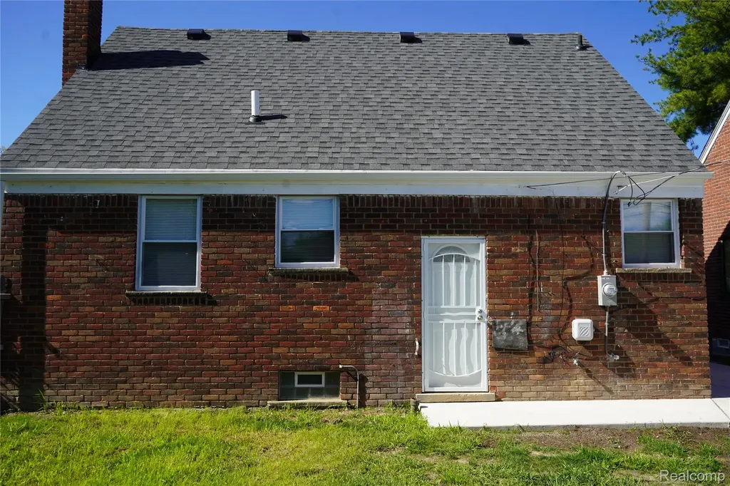 16047 W Chicago Street Detroit City MI 48228