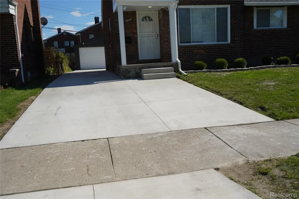 16047 W Chicago Street Detroit City MI 48228