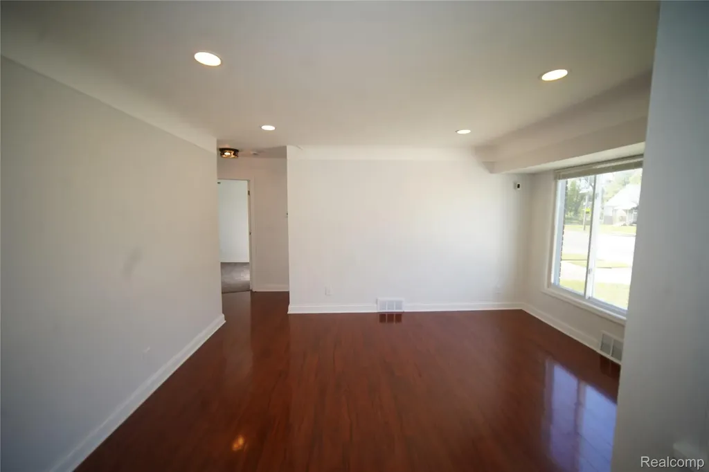 16047 W Chicago Street Detroit City MI 48228