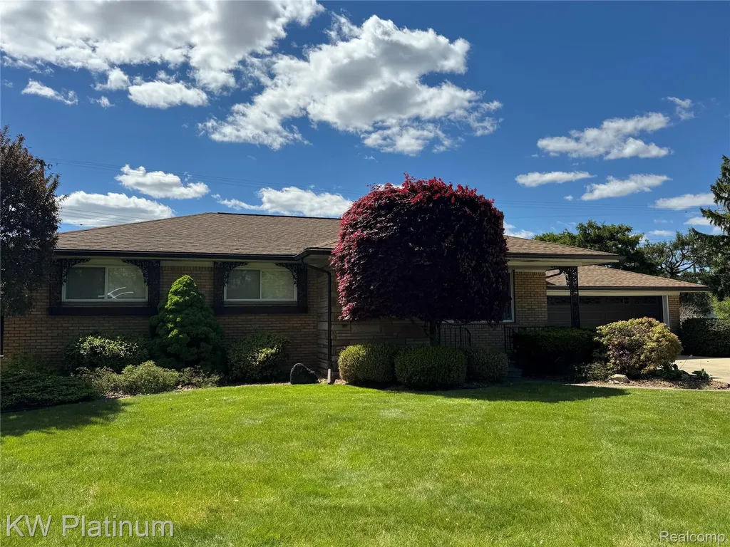 37351 Andrew Drive Sterling Heights City MI 48312