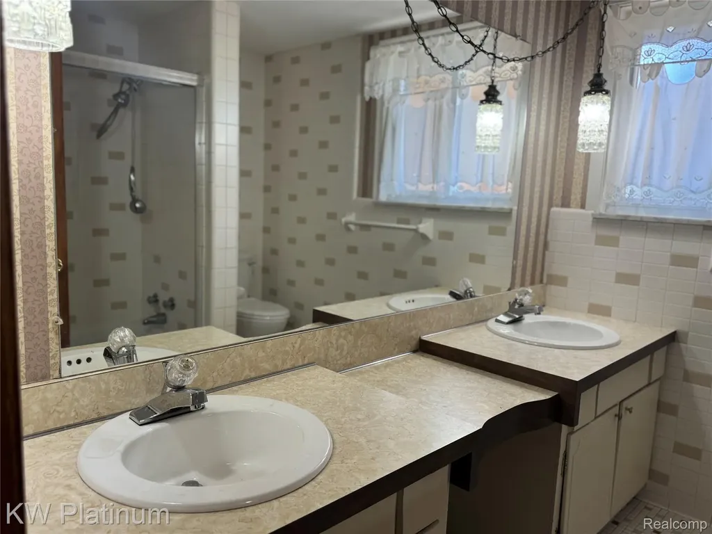 37351 Andrew Drive Sterling Heights City MI 48312