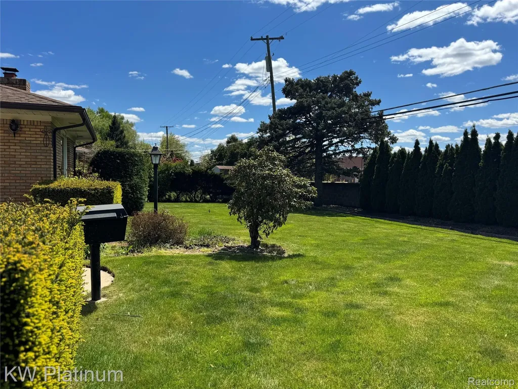 37351 Andrew Drive Sterling Heights City MI 48312