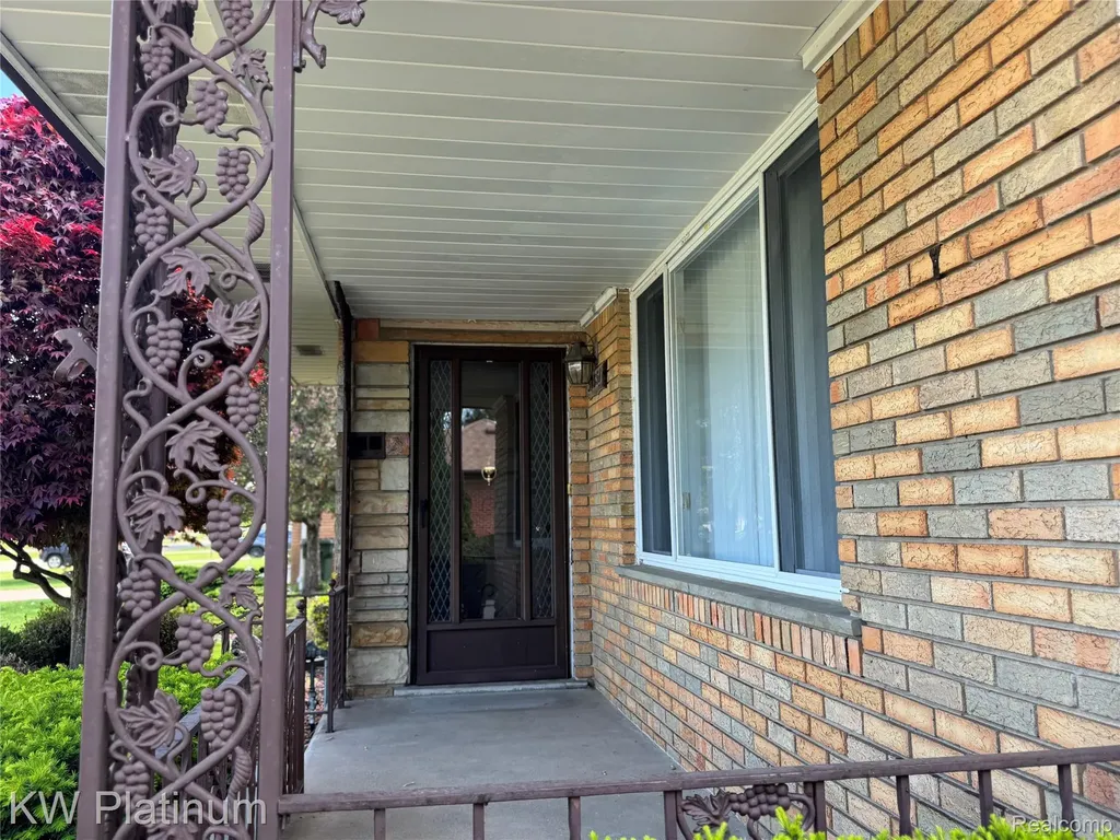 37351 Andrew Drive Sterling Heights City MI 48312