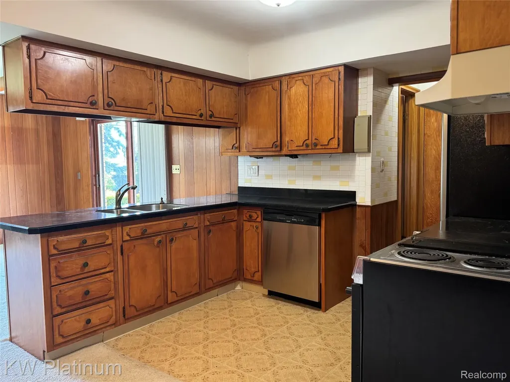 37351 Andrew Drive Sterling Heights City MI 48312