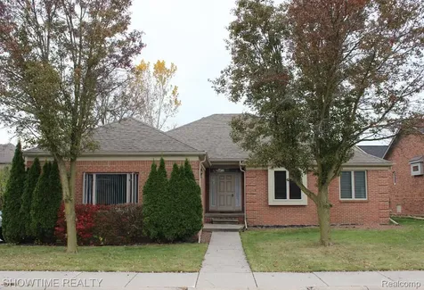 21130 Parkplace Lane Clinton Charter Township MI 48036