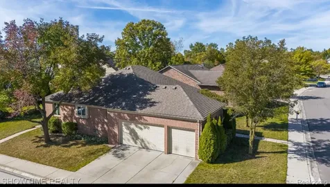 21130 Parkplace Lane Clinton Charter Township MI 48036
