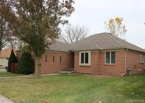 21130 Parkplace Lane Clinton Charter Township MI 48036