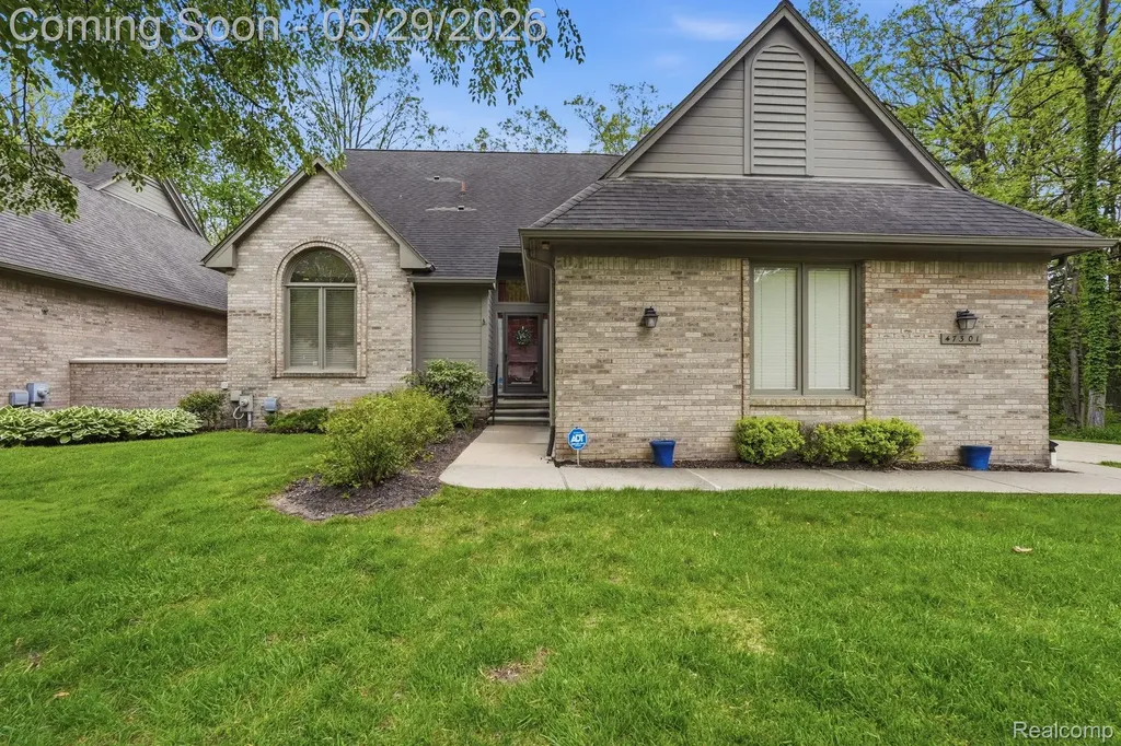 47301 Bramblewood Court Novi City MI 48374