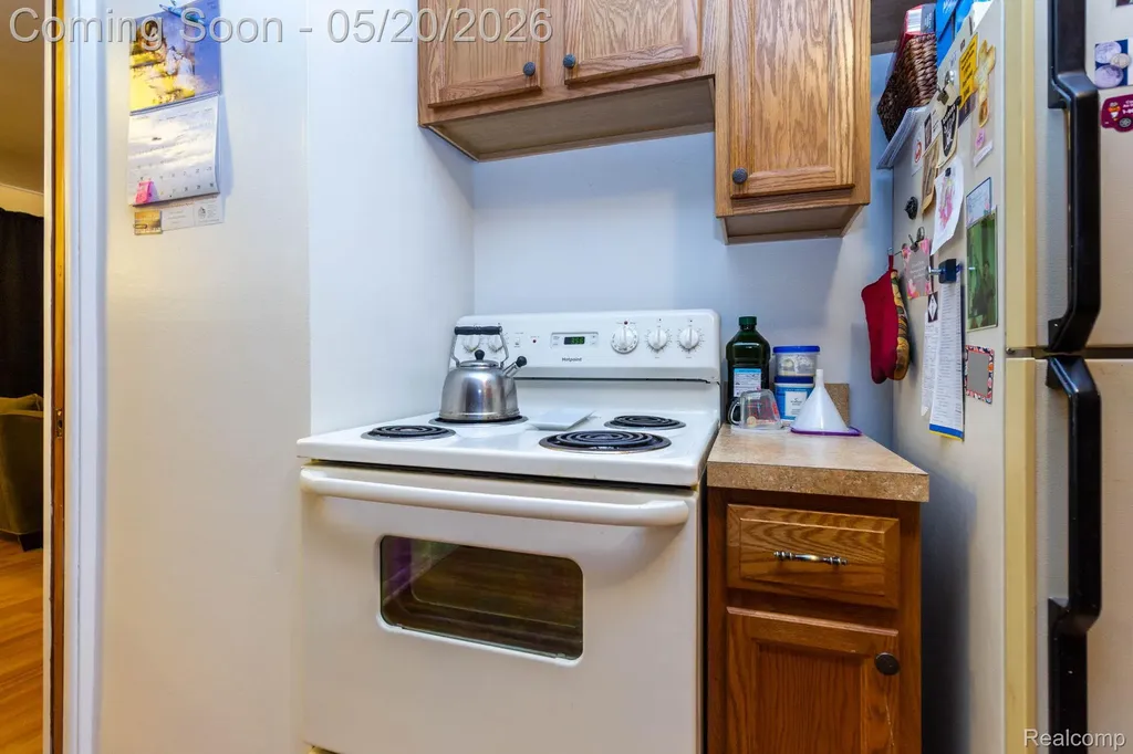 1002 Kettering Avenue Pontiac City MI 48340