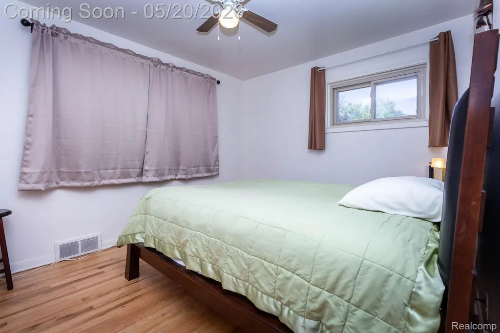 1002 Kettering Avenue Pontiac City MI 48340