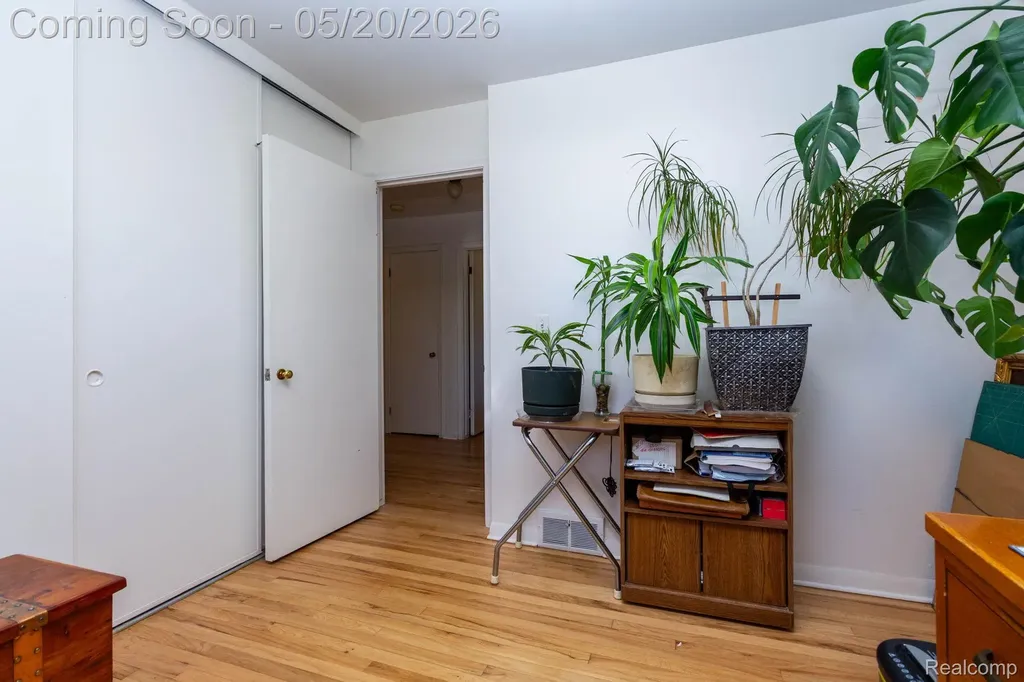 1002 Kettering Avenue Pontiac City MI 48340