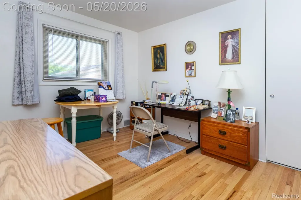 1002 Kettering Avenue Pontiac City MI 48340