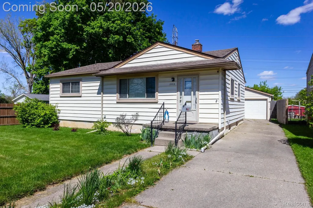 1002 Kettering Avenue Pontiac City MI 48340