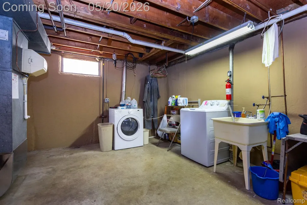 1002 Kettering Avenue Pontiac City MI 48340