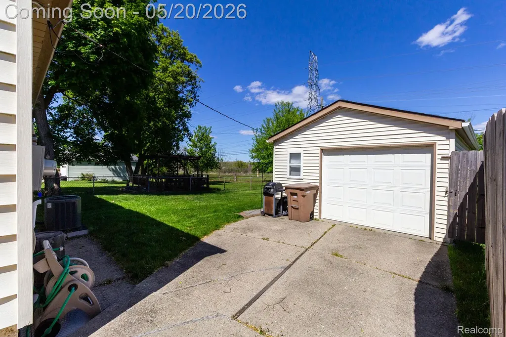 1002 Kettering Avenue Pontiac City MI 48340