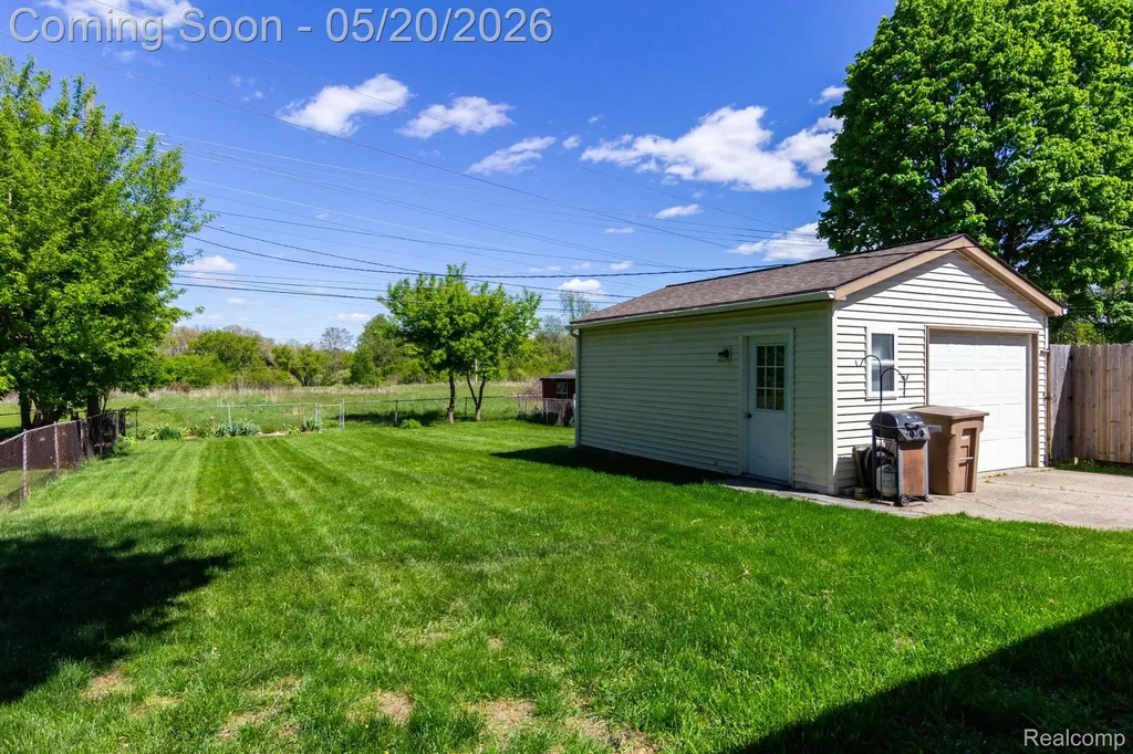 1002 Kettering Avenue Pontiac City MI 48340