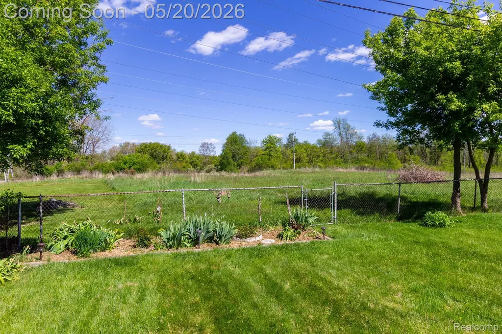 1002 Kettering Avenue Pontiac City MI 48340