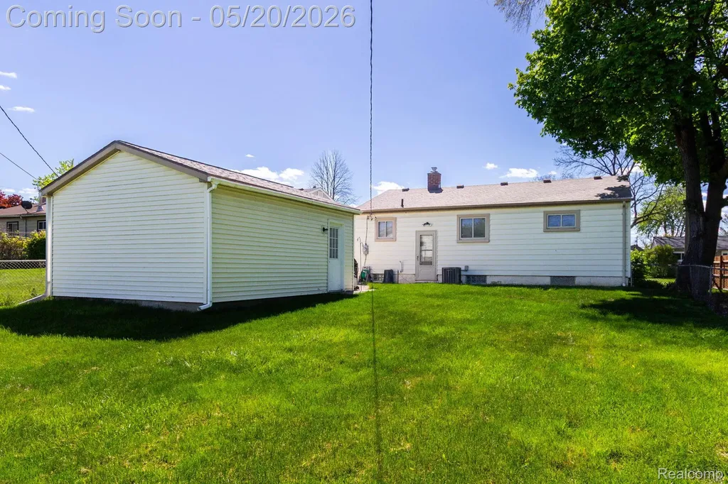1002 Kettering Avenue Pontiac City MI 48340