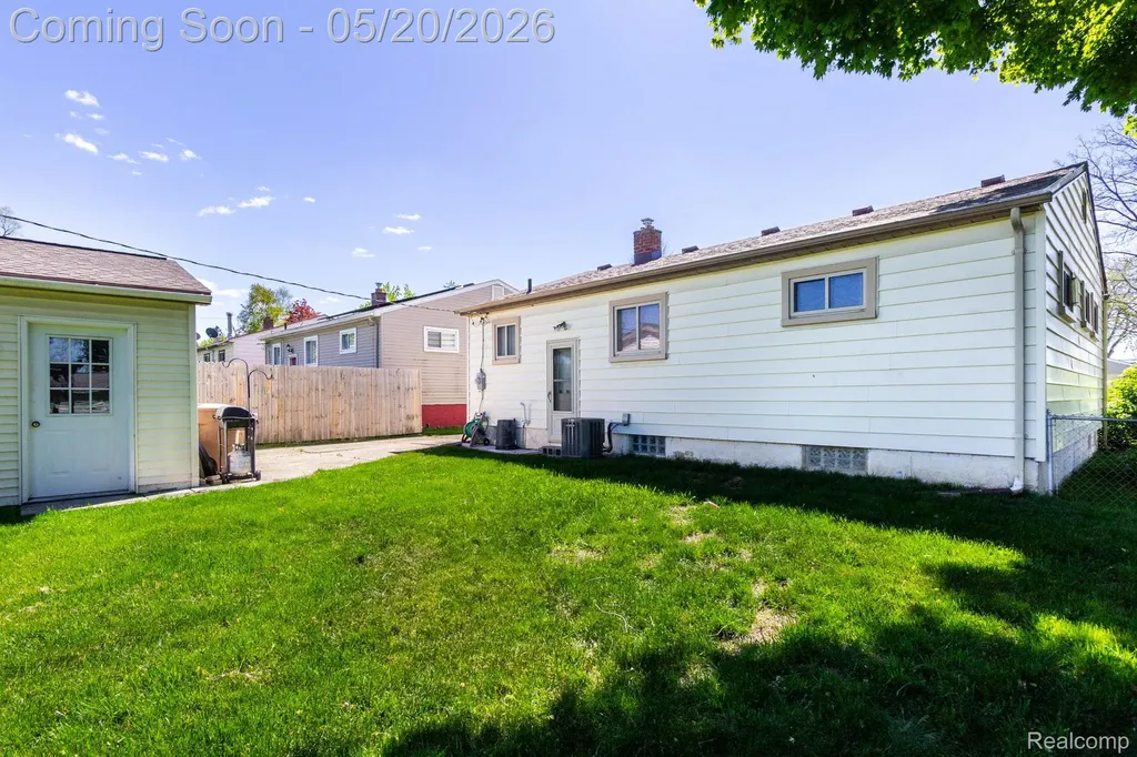 1002 Kettering Avenue Pontiac City MI 48340