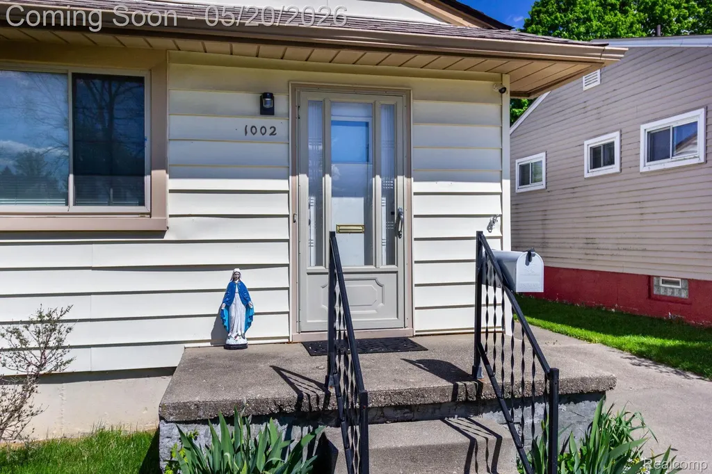 1002 Kettering Avenue Pontiac City MI 48340