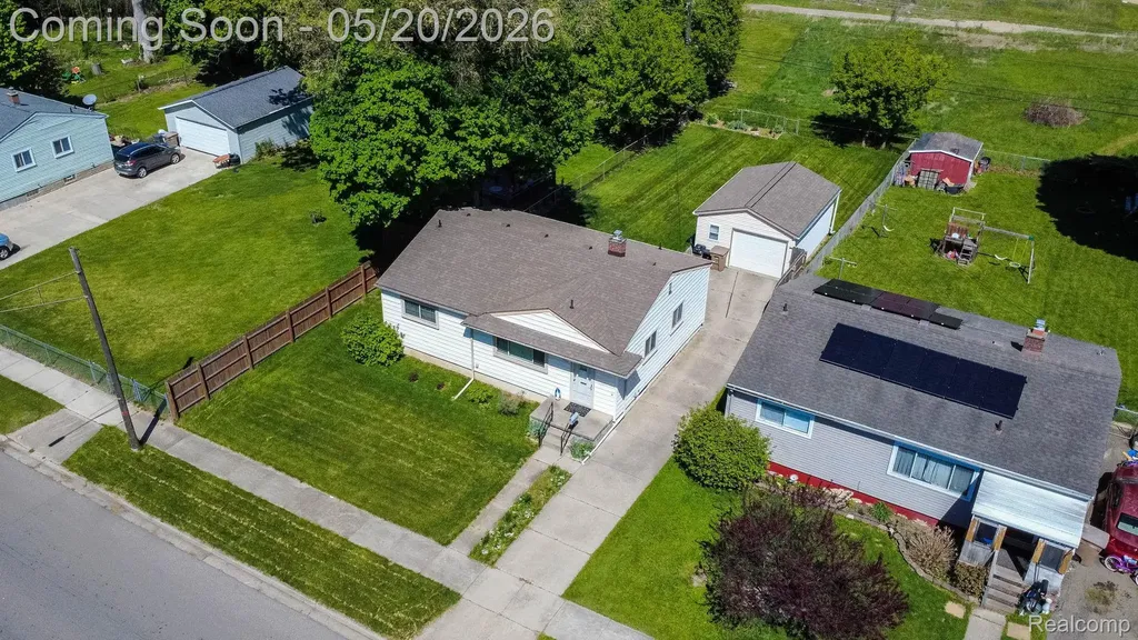 1002 Kettering Avenue Pontiac City MI 48340