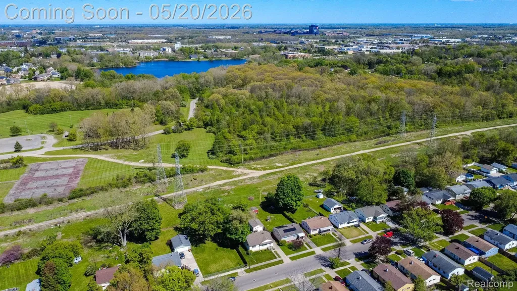 1002 Kettering Avenue Pontiac City MI 48340