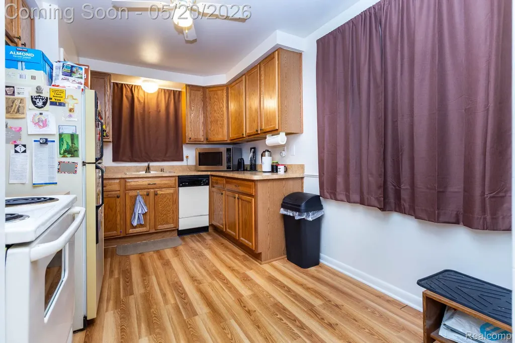 1002 Kettering Avenue Pontiac City MI 48340