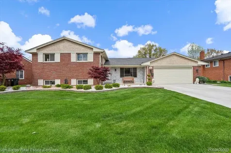 1024 Blairmoor Court Grosse Pointe Woods City MI 48236