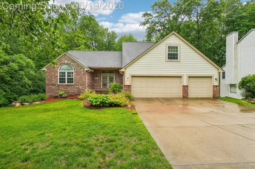 2093 Deer Run Trail Waterford Charter Township MI 48329