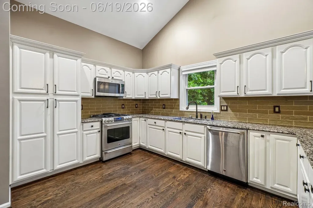 2093 Deer Run Trail Waterford Charter Township MI 48329