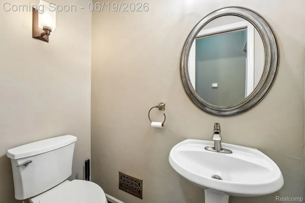 2093 Deer Run Trail Waterford Charter Township MI 48329