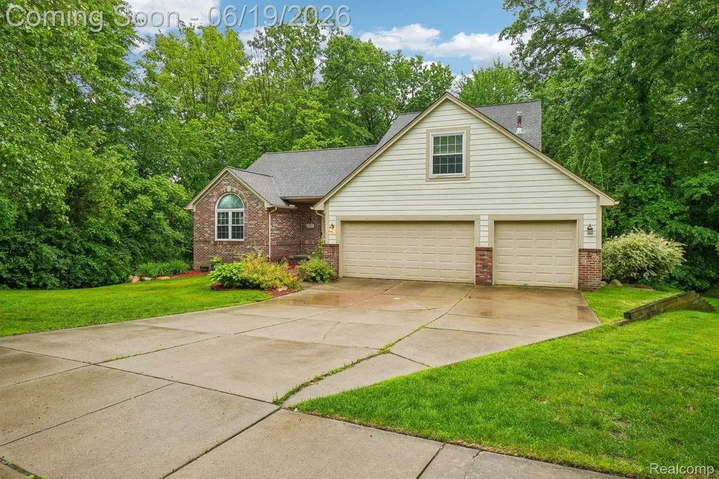 2093 Deer Run Trail Waterford Charter Township MI 48329