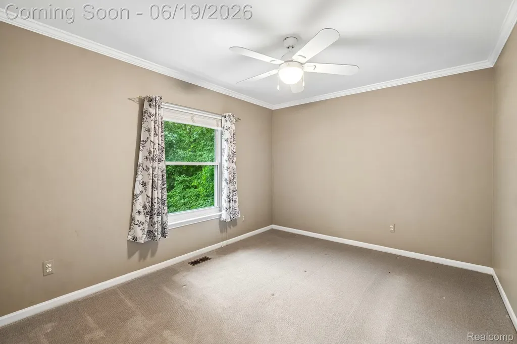 2093 Deer Run Trail Waterford Charter Township MI 48329