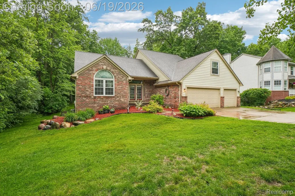 2093 Deer Run Trail Waterford Charter Township MI 48329
