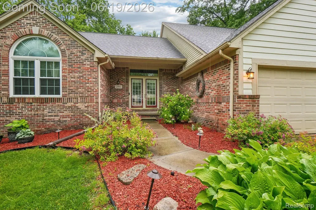 2093 Deer Run Trail Waterford Charter Township MI 48329