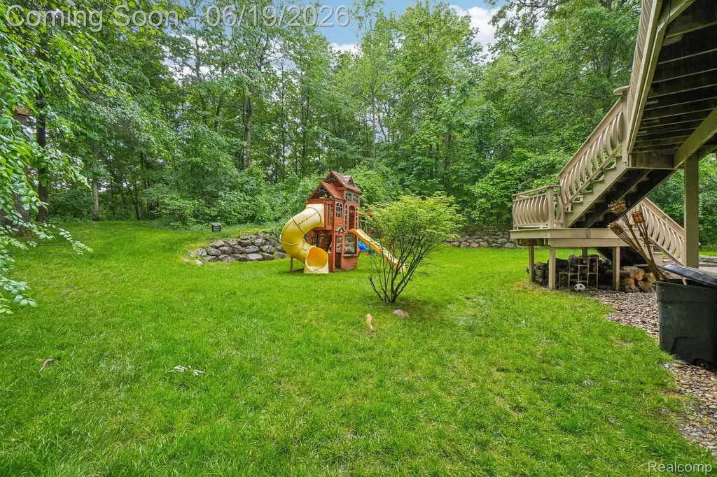 2093 Deer Run Trail Waterford Charter Township MI 48329